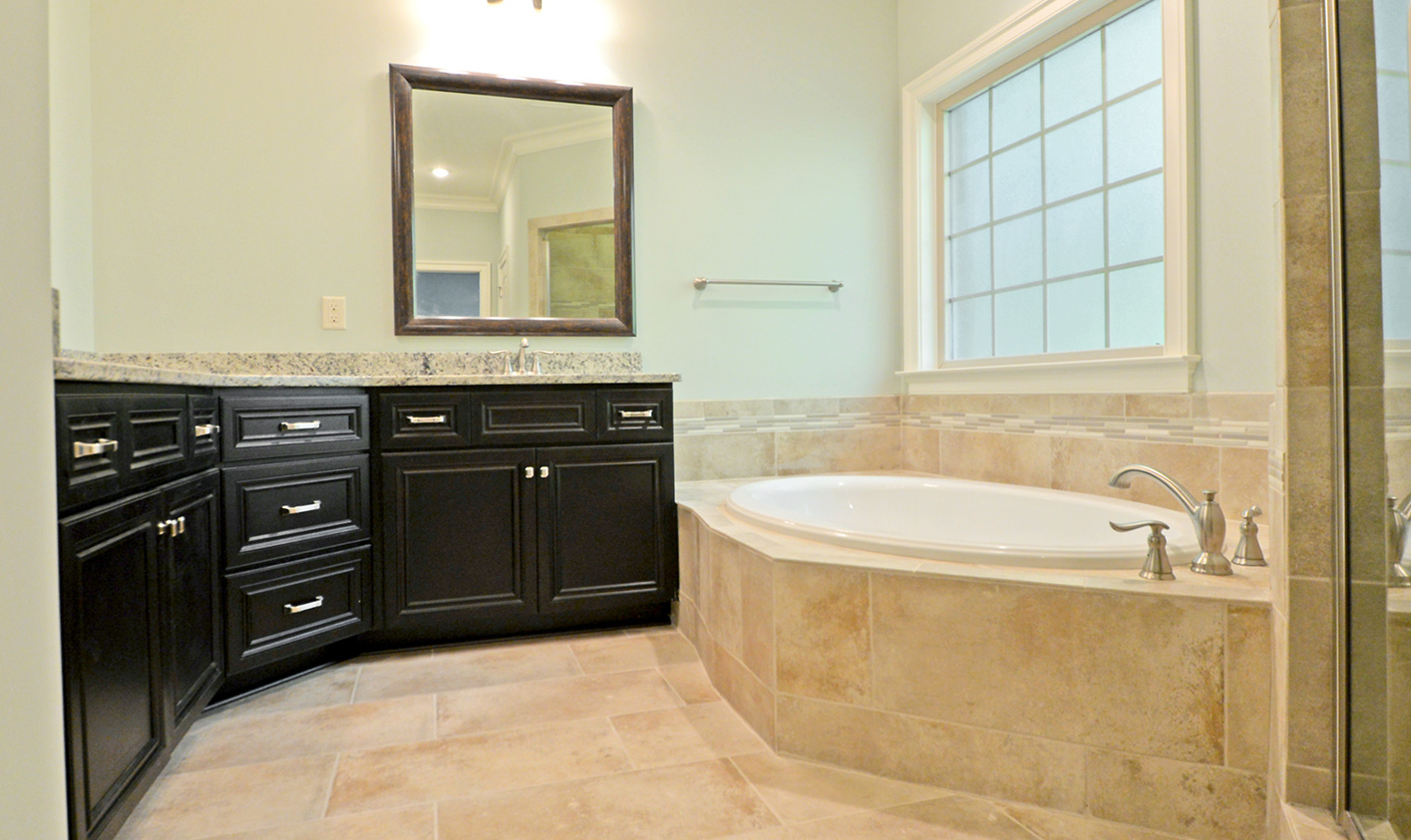 The Sailings Master Bath